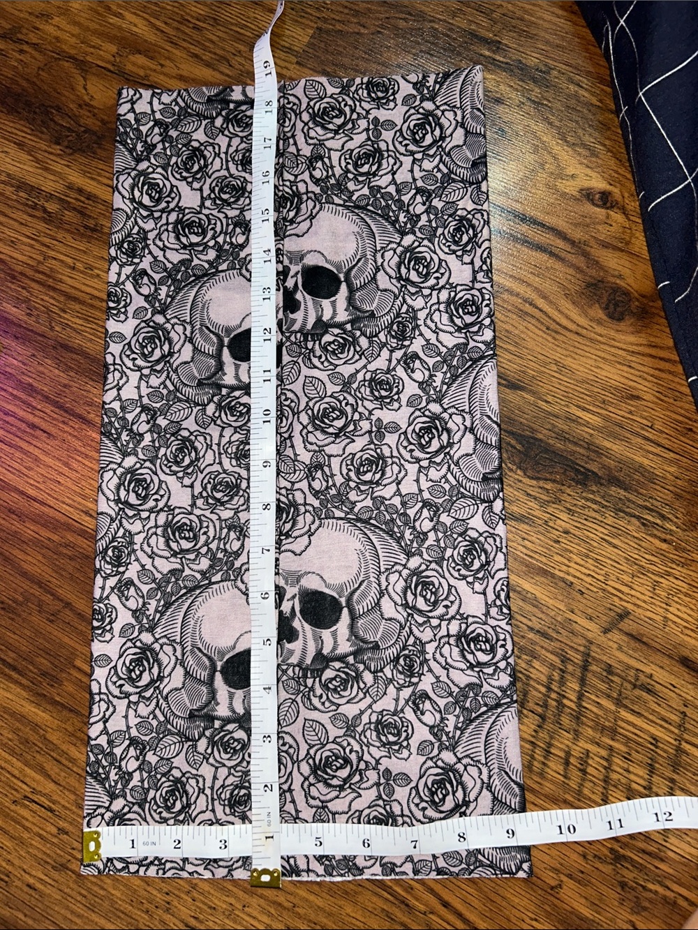 Skull & Rose Neck/Face Snood/Mask C1.RBk. - Picture 3 of 3